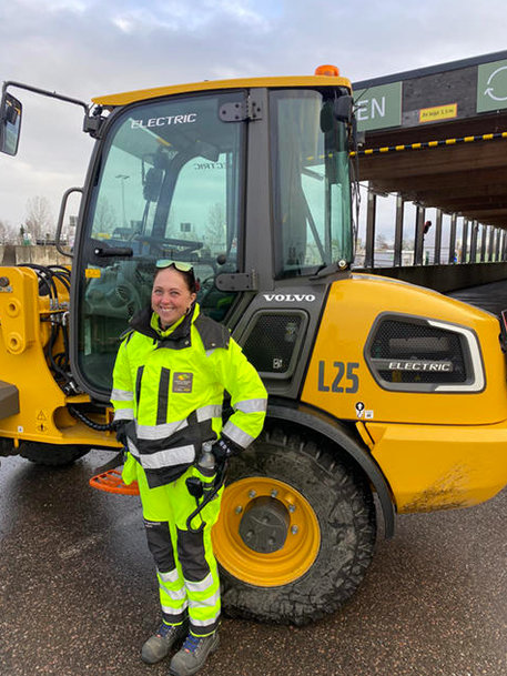 EMISSION FREE VOLVO L25 ELECTRIC PROVES VALUABLE PARTNER IN WASTE AND RECYCLING